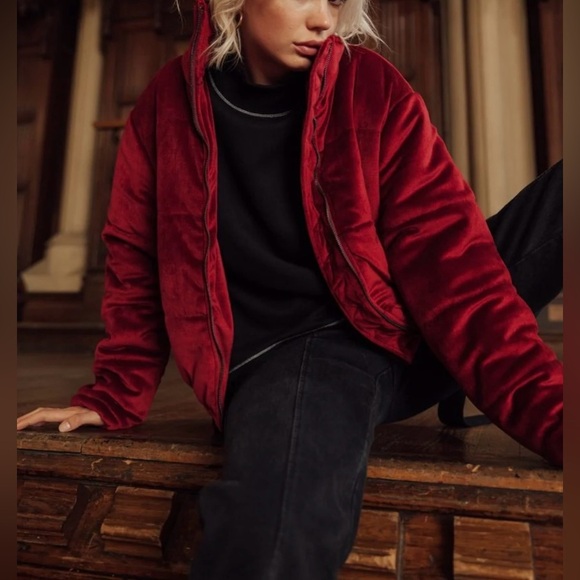 LEOLA COUTURE velvet puffer burgundy full zip fully lined cropped coat size M - Picture 2 of 14